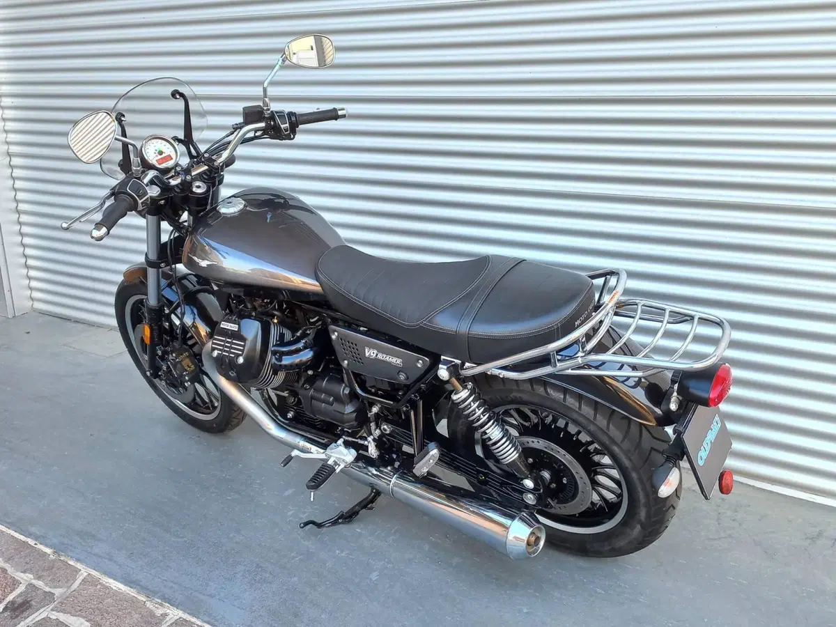 Moto Guzzi V9 Roamer (2018 - 20) (6)