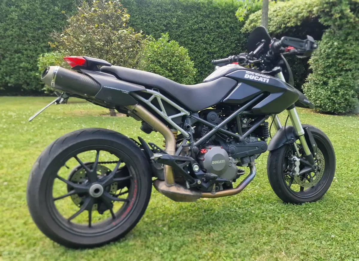 Ducati Hypermotard 796 (2012) (4)