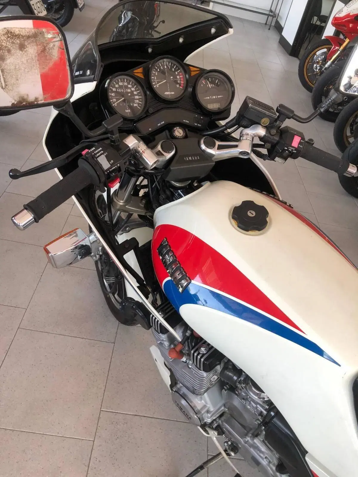 Yamaha XJ 900