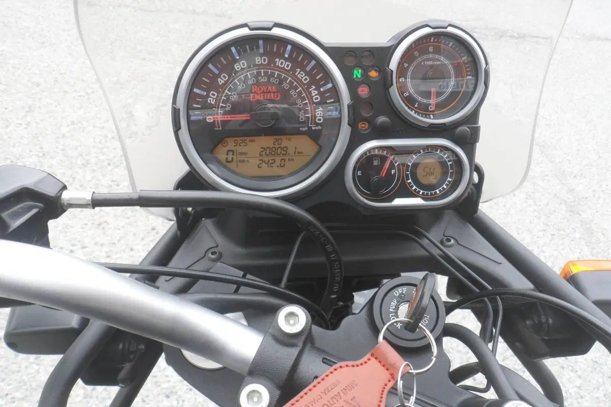 Royal Enfield Himalayan 411 (2017 - 20) (8)