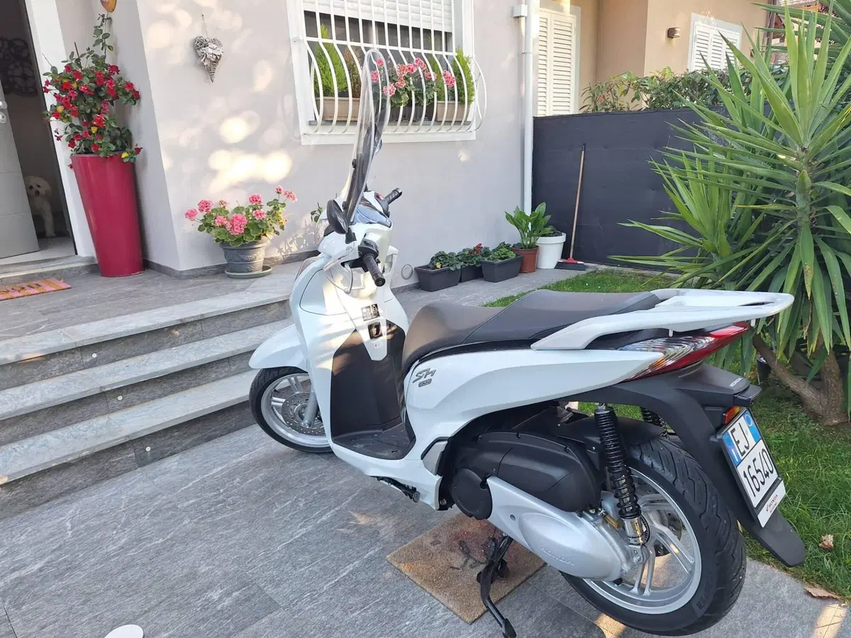 Honda SH 300 i ABS (2016 - 20) (3)