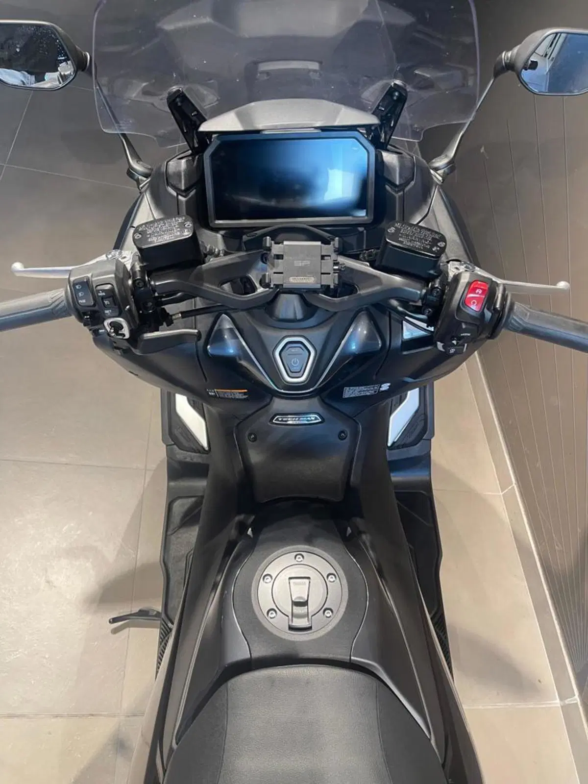 Yamaha T-Max 560 Tech Max (2022 - 24) (5)