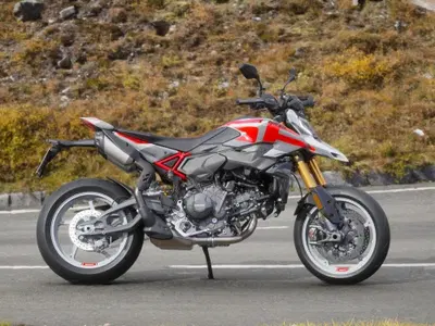 Ducati Hypermotard V2 SP (2026) nuova