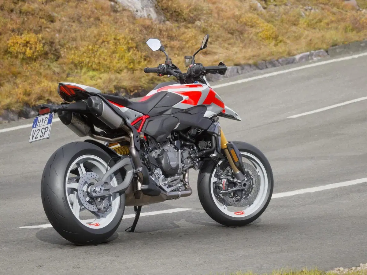 Ducati Hypermotard V2 SP (2026) (4)