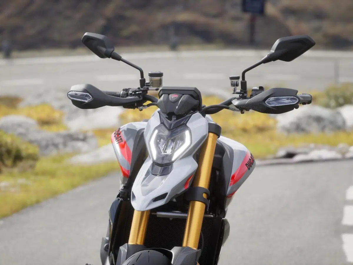 Ducati Hypermotard V2 SP (2026) (5)