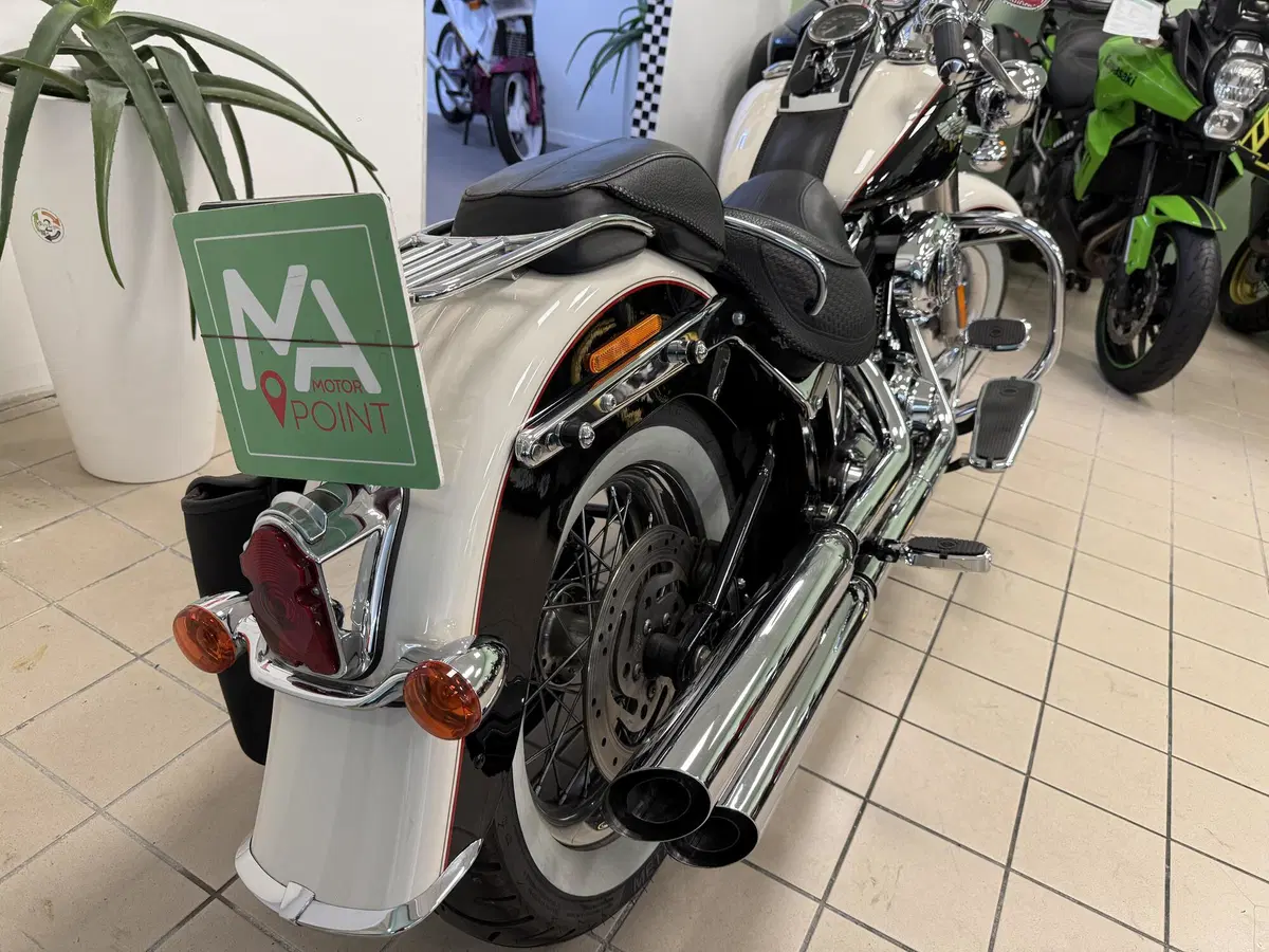 Harley-Davidson 1585 Softail Deluxe (2011) - FLSTN (4)