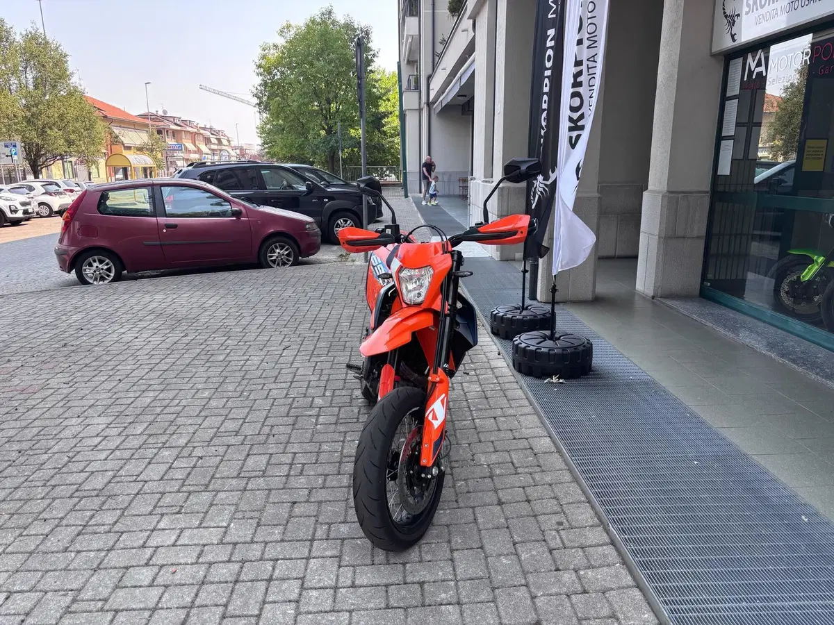 KTM 690 SMC R (2023 - 25) (3)