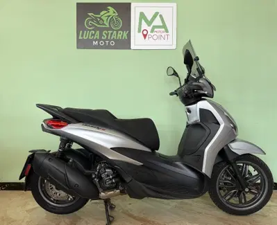 Piaggio Beverly 300 Hpe (2021) usata