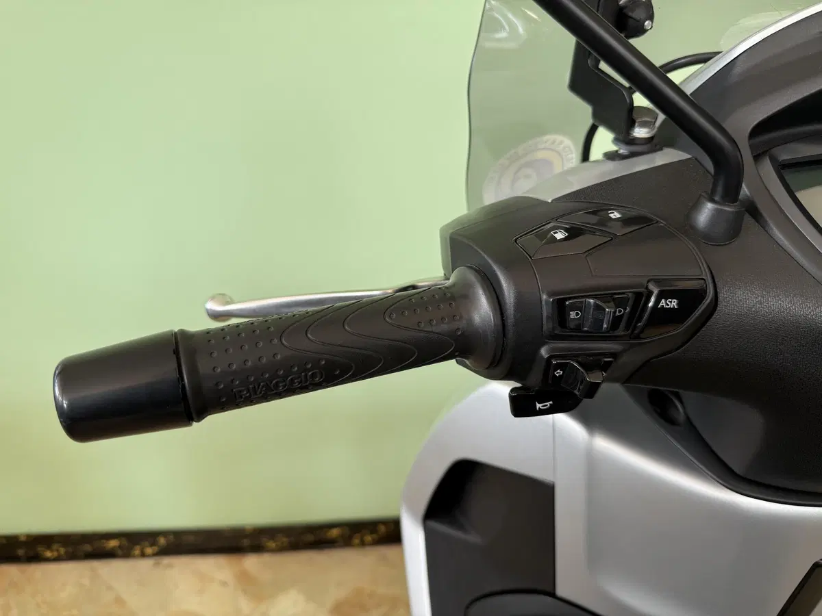 Piaggio Beverly 300 Hpe (2021) (5)