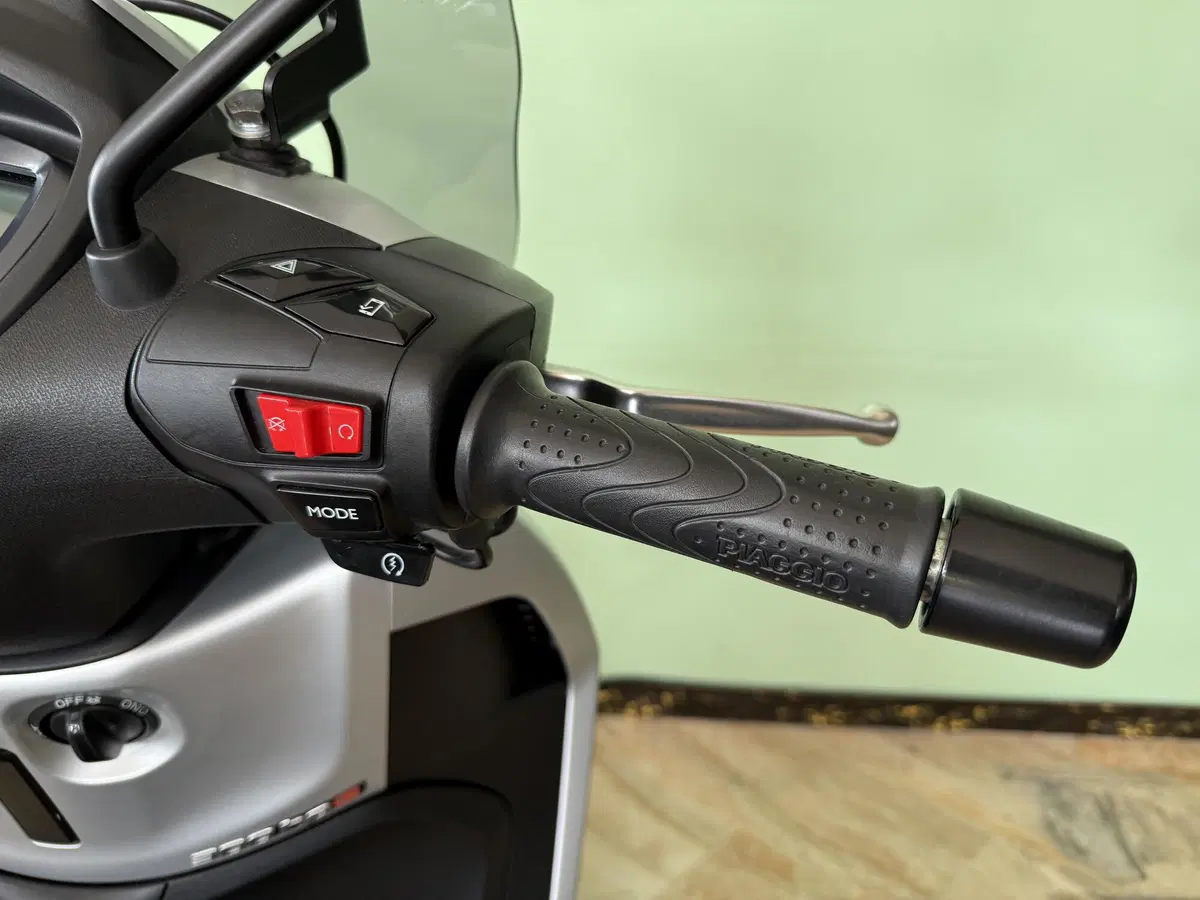 Piaggio Beverly 300 Hpe (2021) (6)