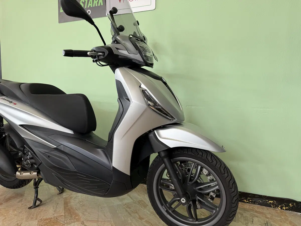 Piaggio Beverly 300 Hpe (2021) (8)