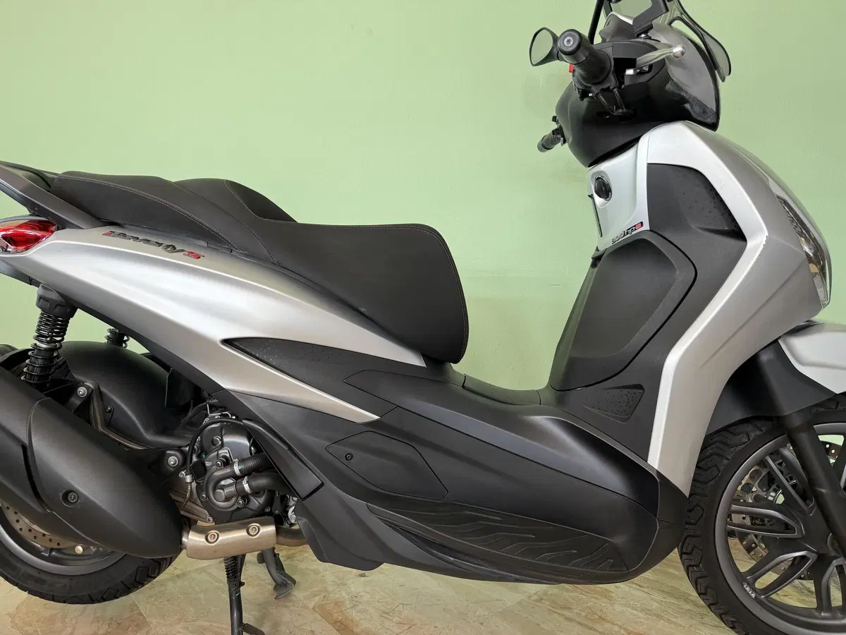 Piaggio Beverly 300 Hpe (2021) (9)