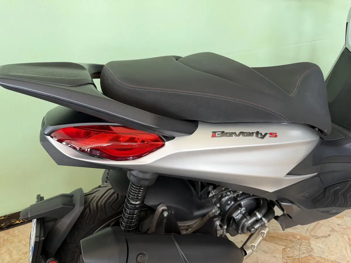 Piaggio Beverly 300 Hpe (2021) (11)