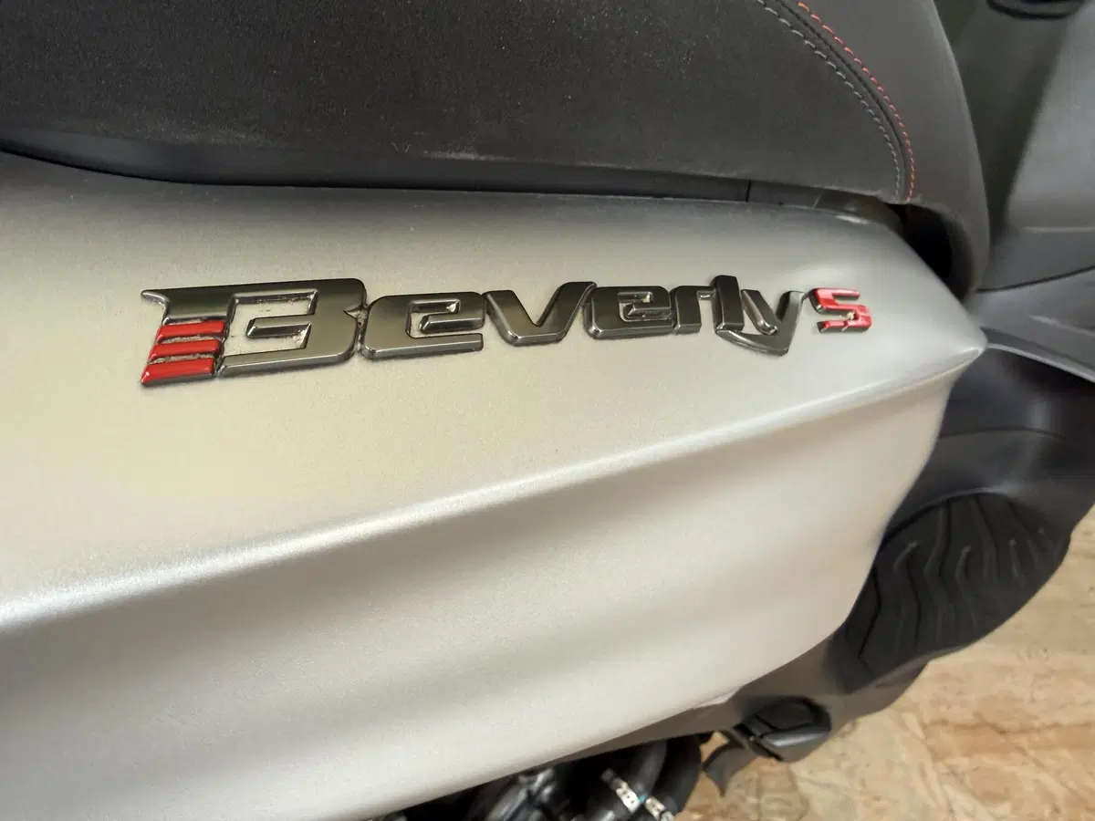 Piaggio Beverly 300 Hpe (2021) (12)