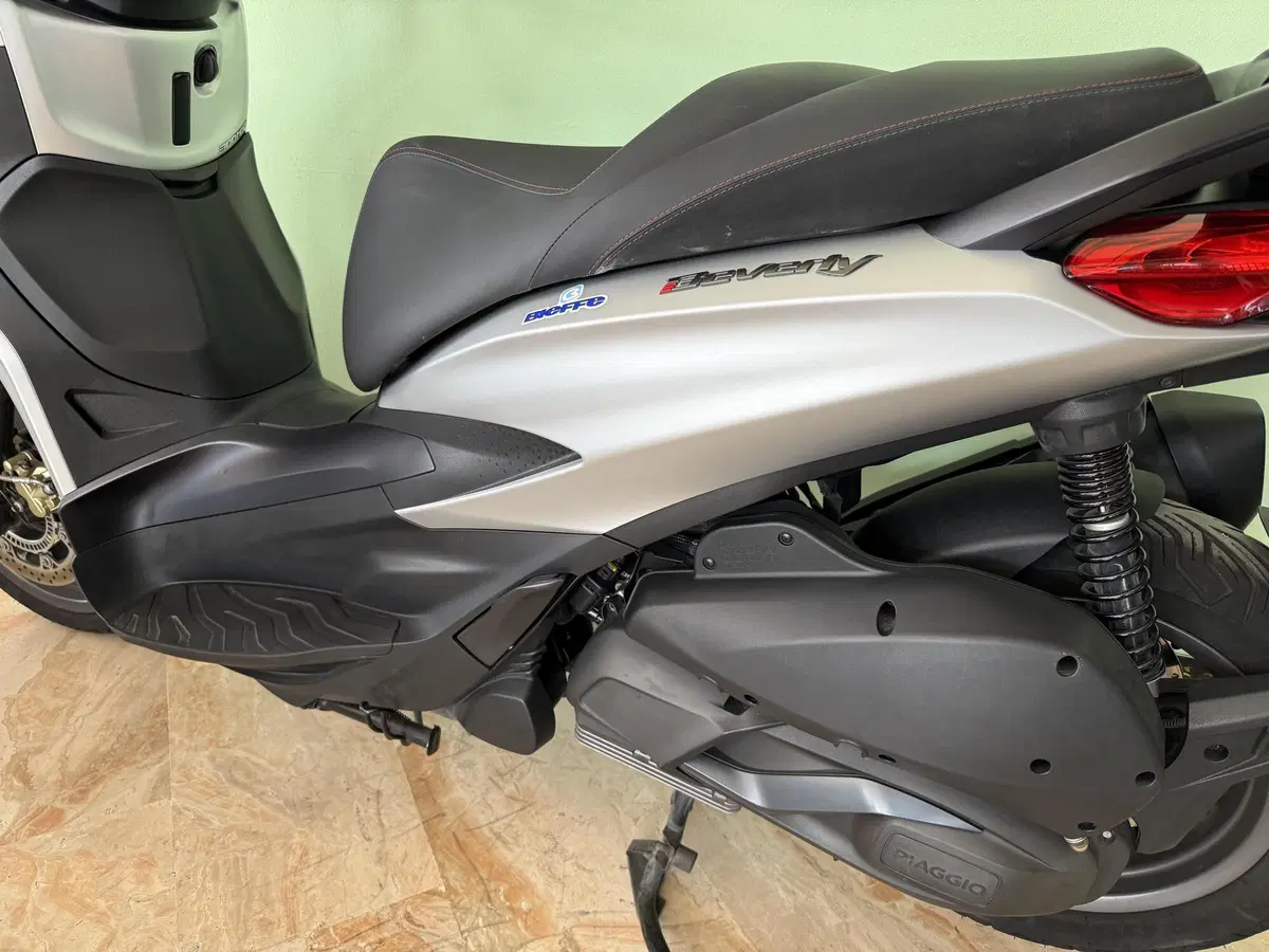 Piaggio Beverly 300 Hpe (2021) (15)