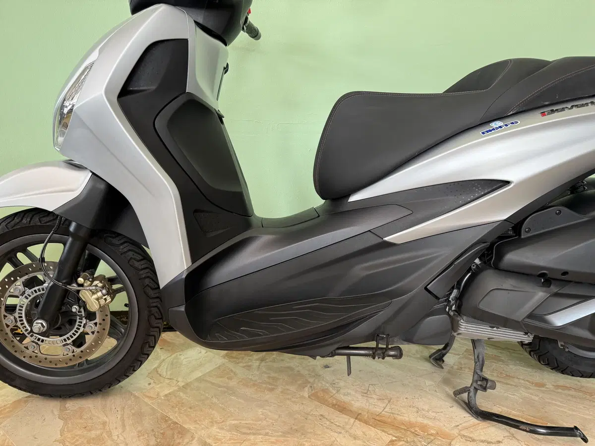 Piaggio Beverly 300 Hpe (2021) (16)