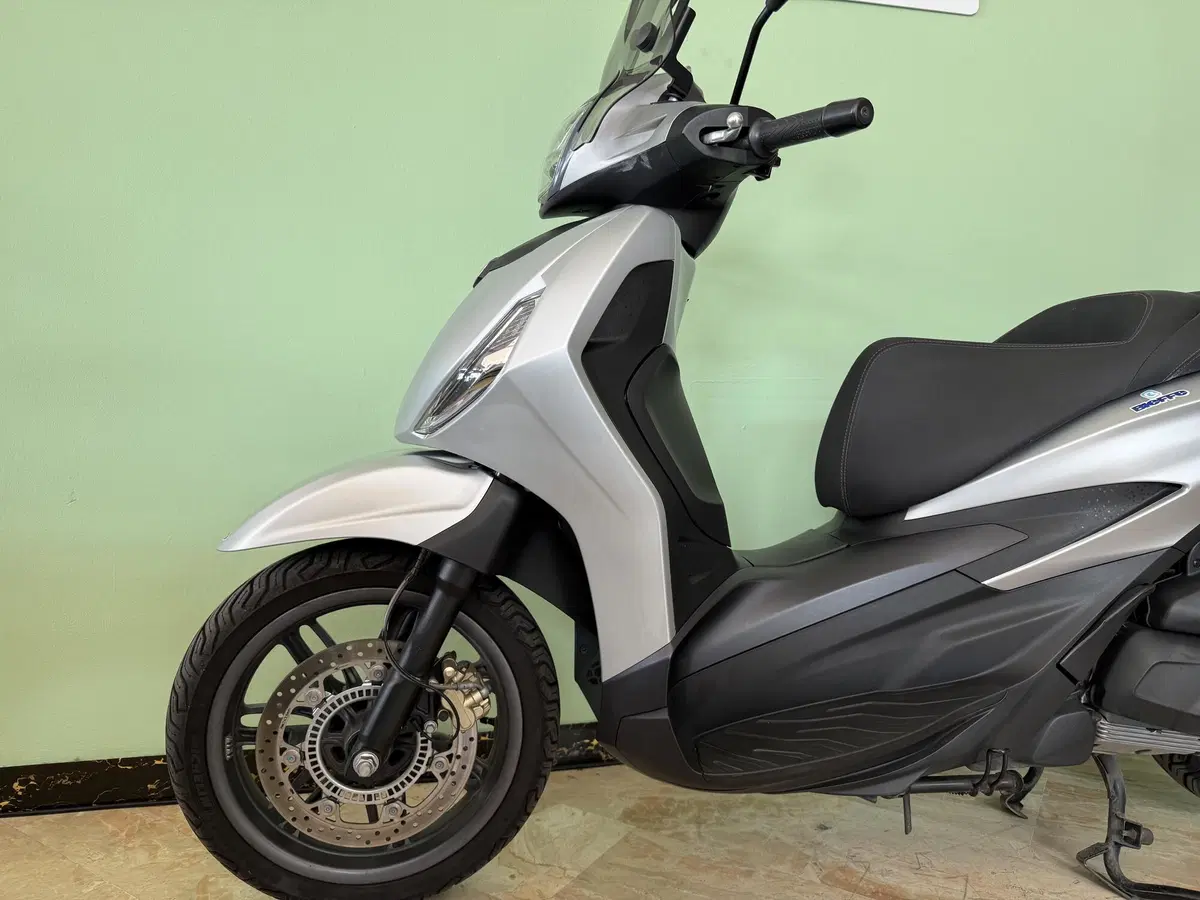 Piaggio Beverly 300 Hpe (2021) (17)