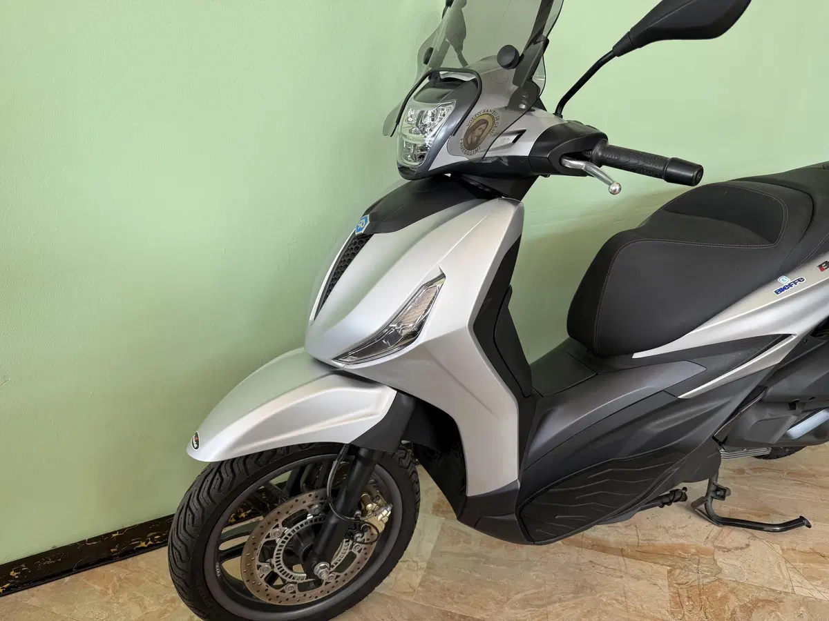 Piaggio Beverly 300 Hpe (2021) (18)