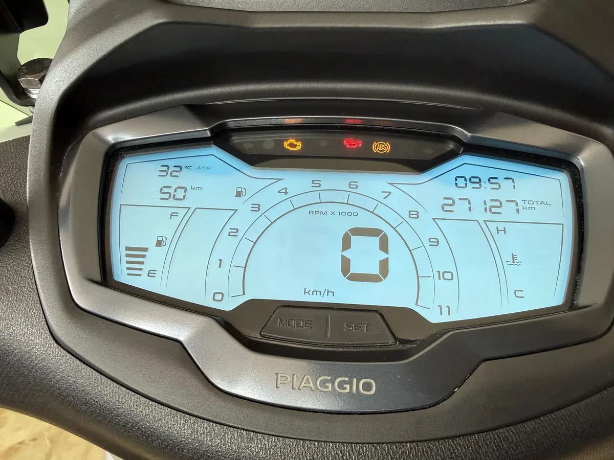 Piaggio Beverly 300 Hpe (2021) (19)