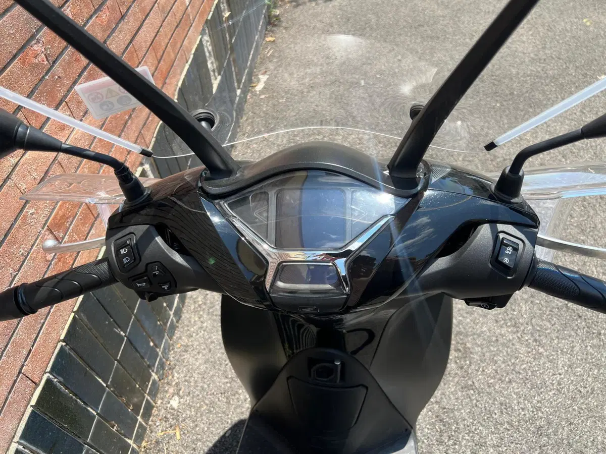 Honda SH 150i Sport (2024 - 25) (4)