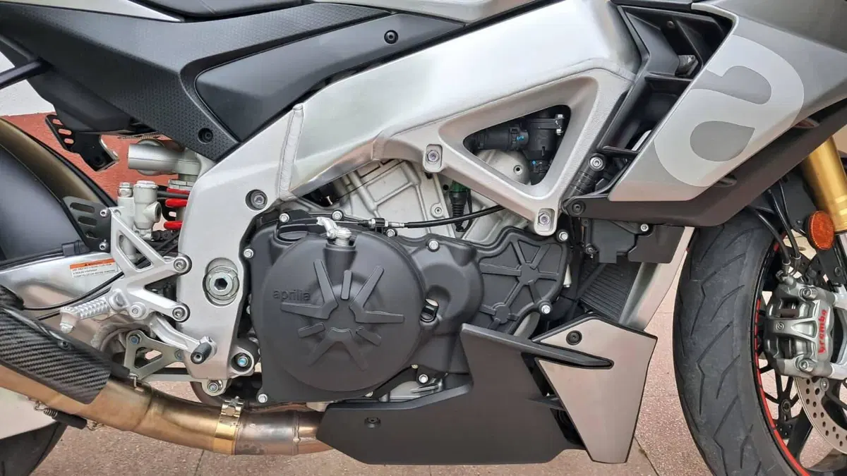 Aprilia Tuono V4 (2021 - 24) (6)