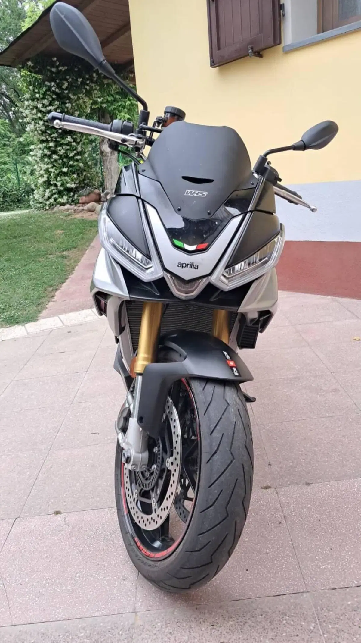 Aprilia Tuono V4 (2021 - 24) (9)