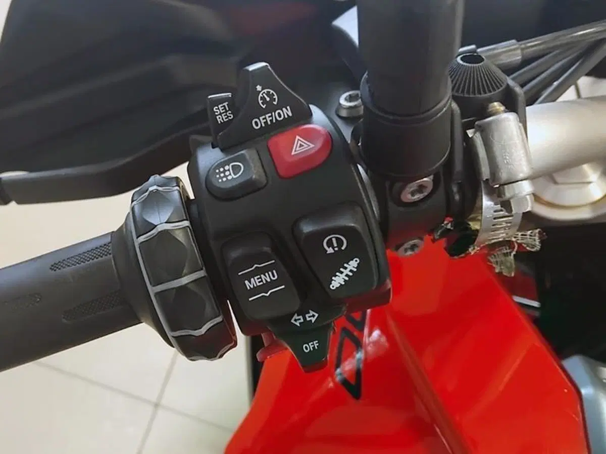 Bmw F 900 XR (2020 - 24) (3)