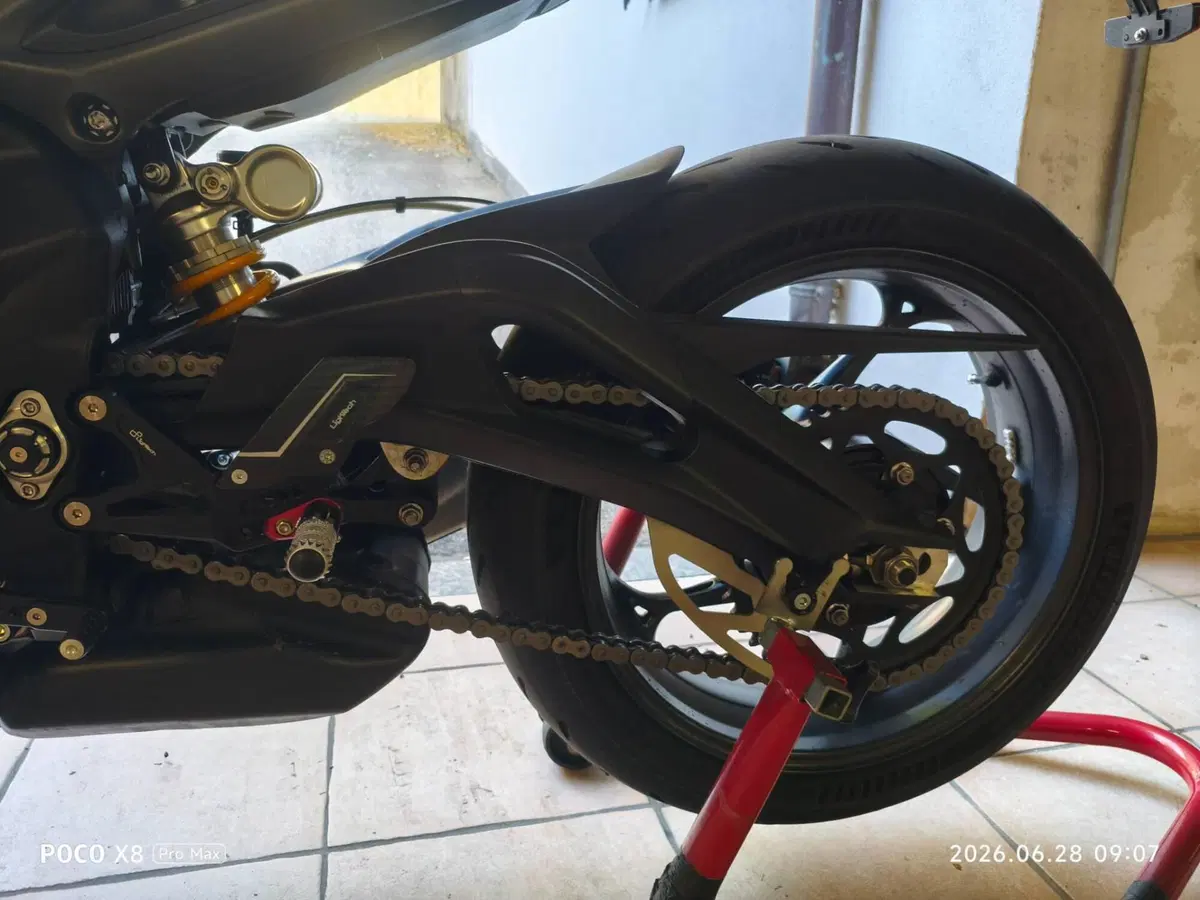 Triumph Street Triple 765 RS (2023 - 26) (9)