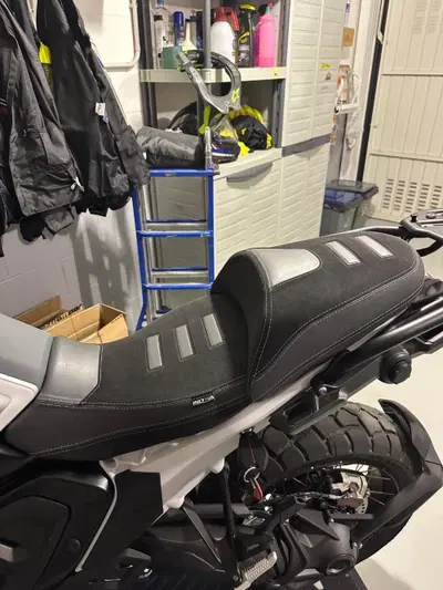 BMW R1300GS (2023-2026) &ndash; Kit Selle ISOTTA + Suppo
