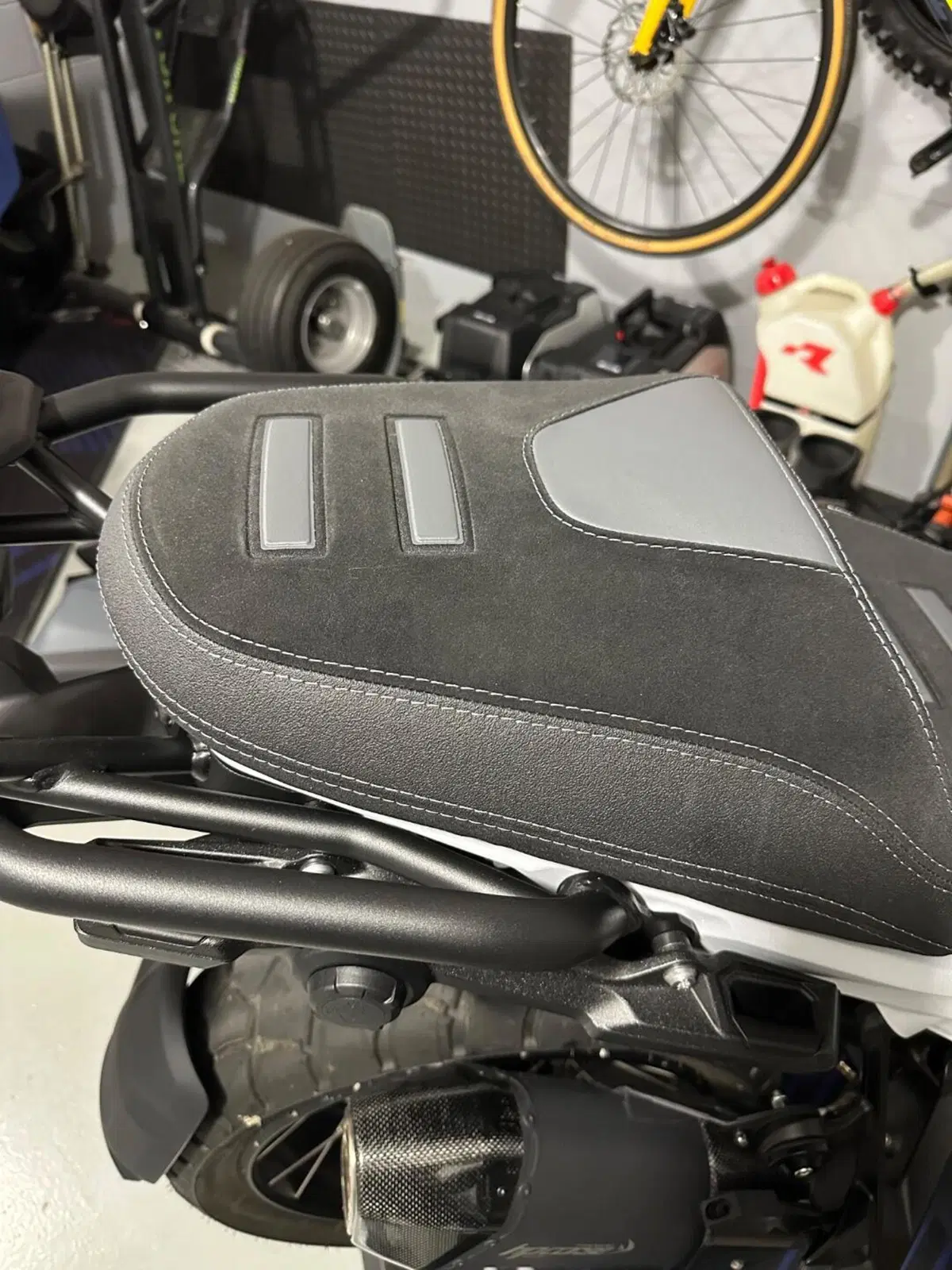 BMW R1300GS (2023-2026) – Kit Selle ISOTTA + Suppo (3)