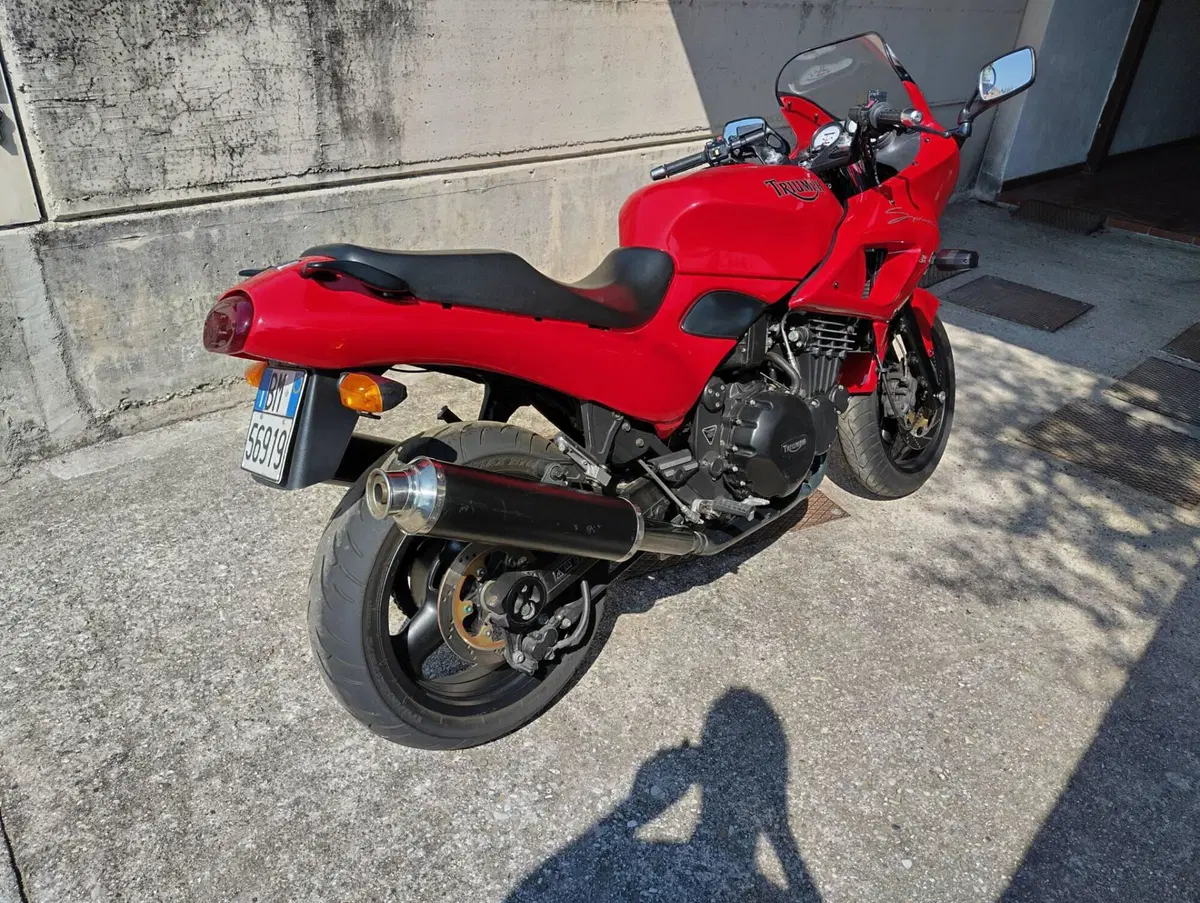 Triumph Sprint Sport 900 (2)