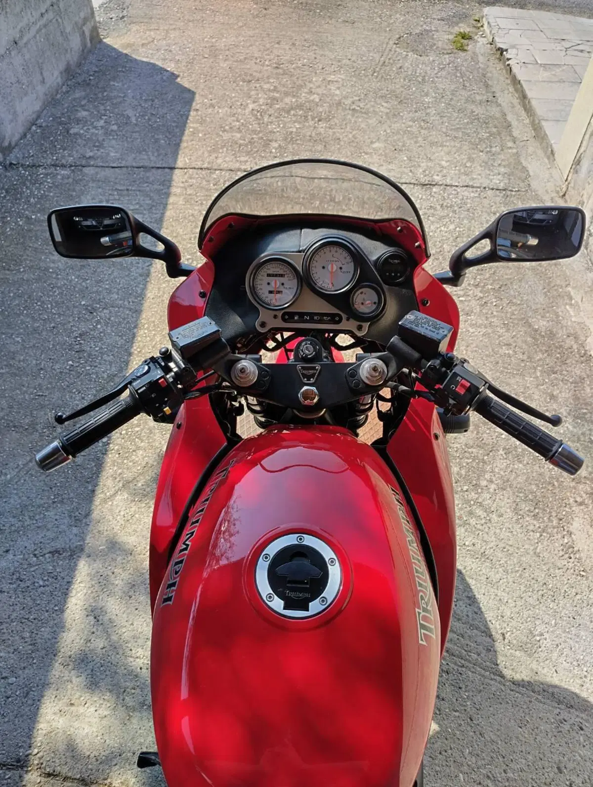 Triumph Sprint Sport 900 (6)