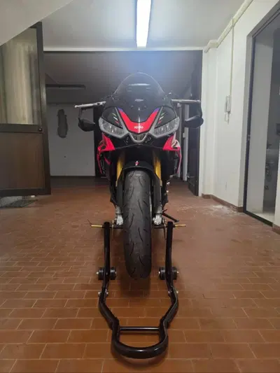 Aprilia Tuono V4 Factory (2021 - 24) usata