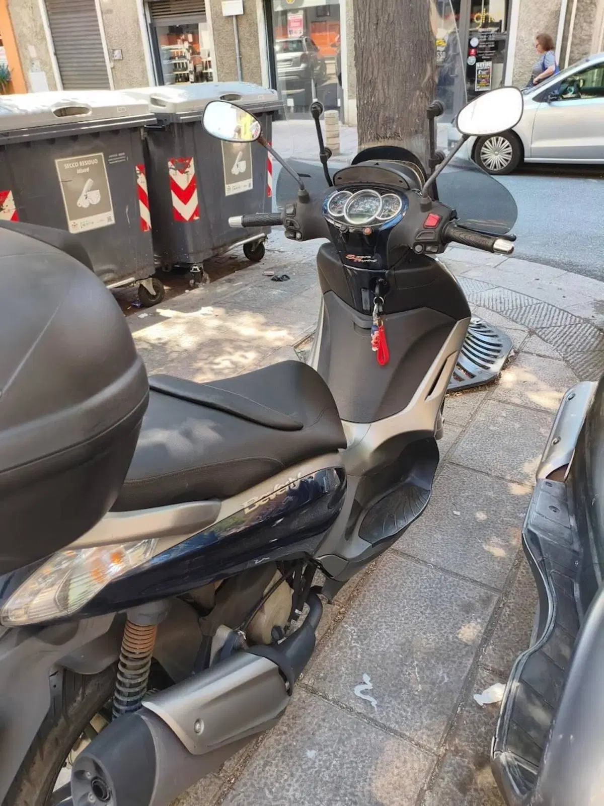 Piaggio Beverly 350 SportTouring ie ABS (2011 - 17) (3)