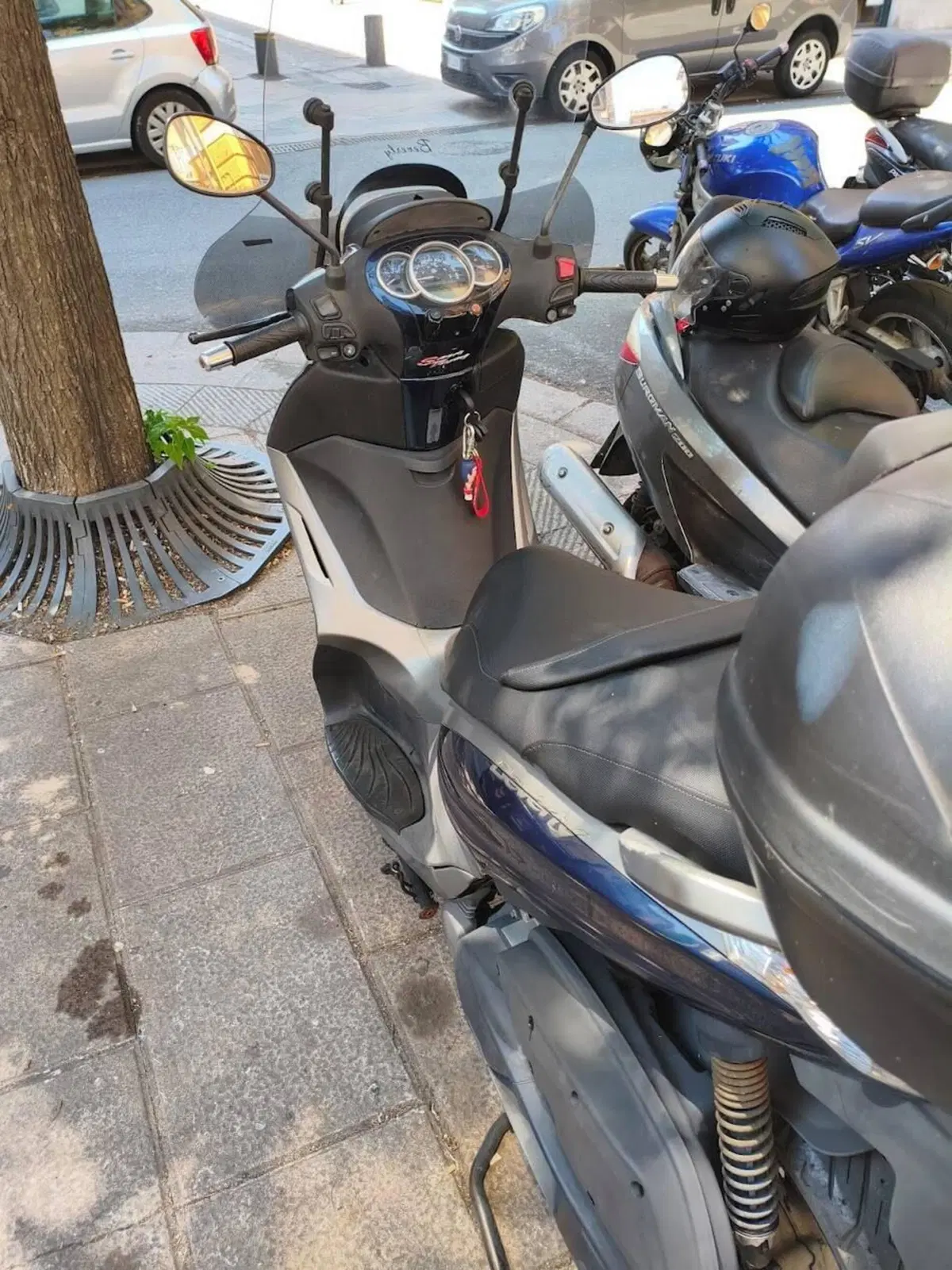 Piaggio Beverly 350 SportTouring ie ABS (2011 - 17) (4)