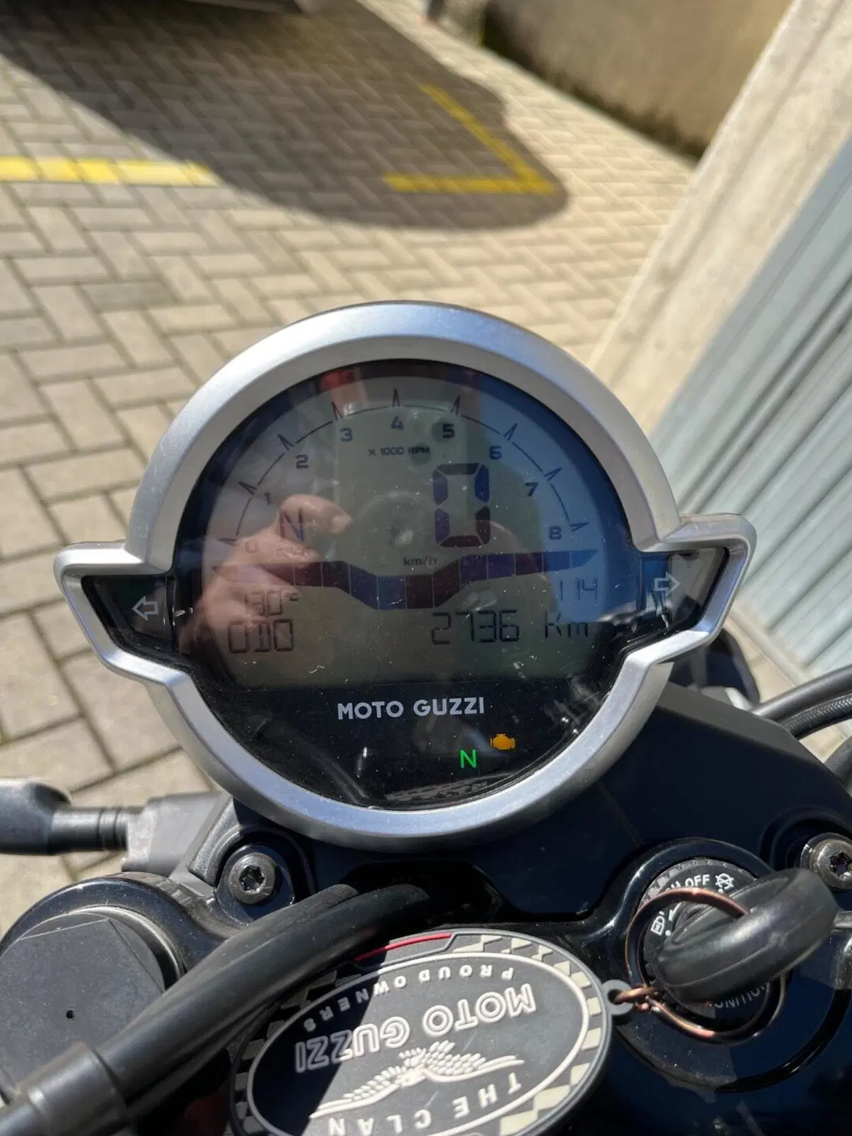 Moto Guzzi V7 Stone (2021 - 24) (3)