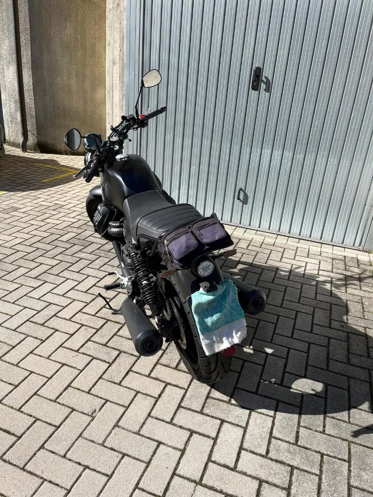 Moto Guzzi V7 Stone (2021 - 24) (4)