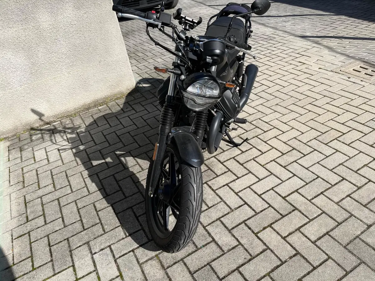 Moto Guzzi V7 Stone (2021 - 24) (6)