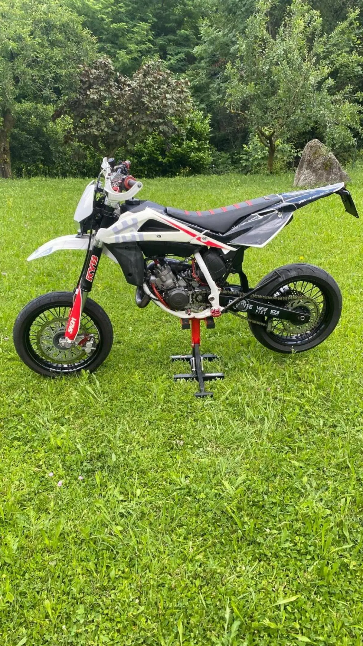 Husqvarna SMS 125 4 (2010 - 12) (9)