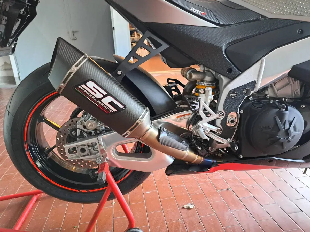 Aprilia RSV4 1100 (2021 - 24) (3)
