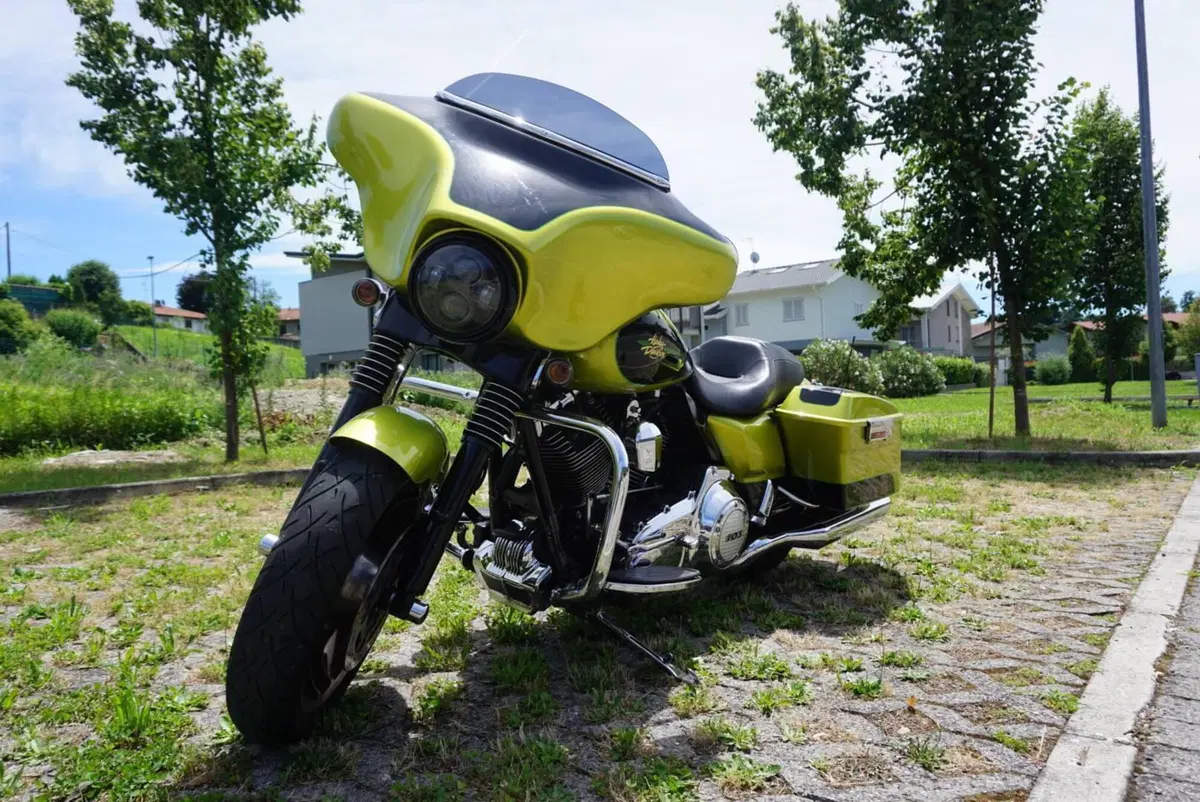 Harley-Davidson 1690 Street Glide (2011 - 13) - FLHX