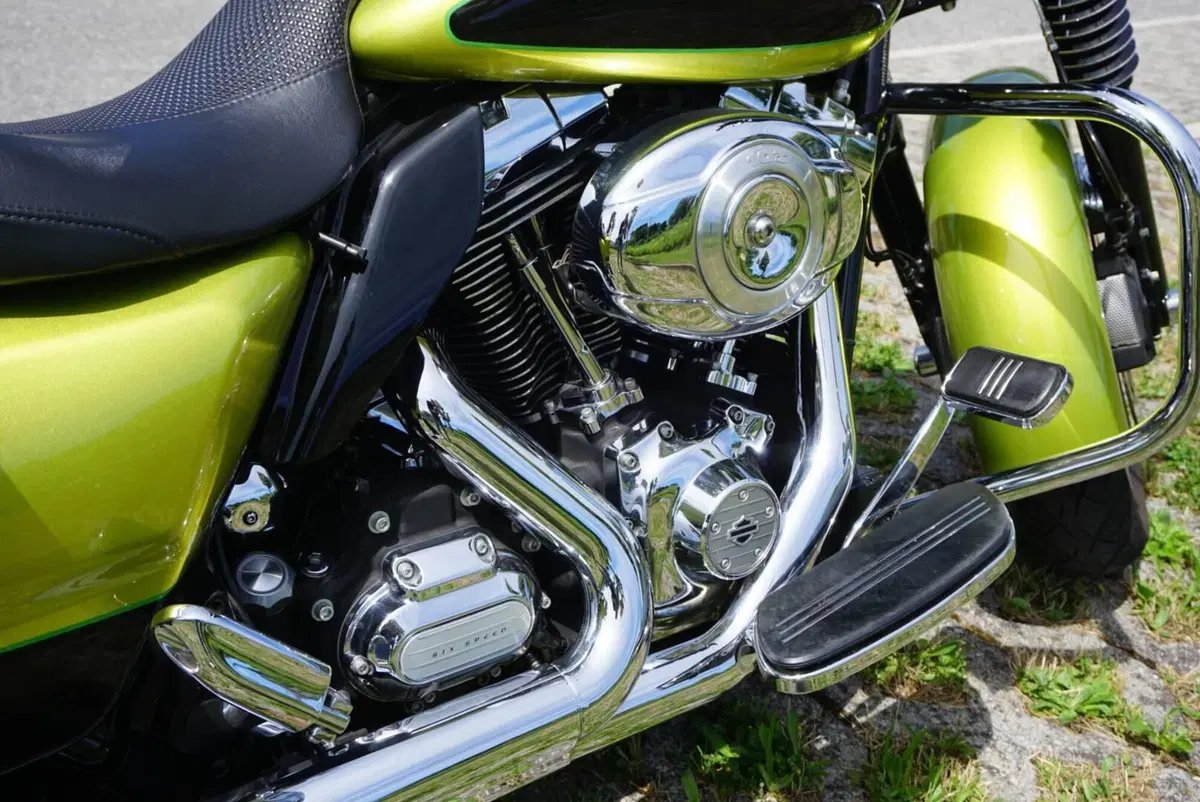Harley-Davidson 1690 Street Glide (2011 - 13) - FLHX (7)