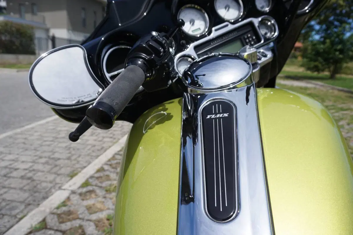 Harley-Davidson 1690 Street Glide (2011 - 13) - FLHX (9)