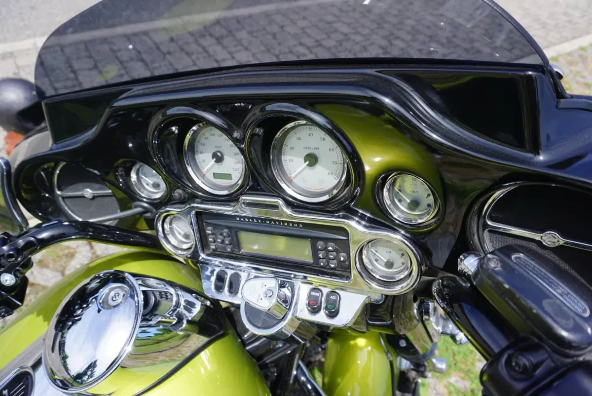 Harley-Davidson 1690 Street Glide (2011 - 13) - FLHX (10)