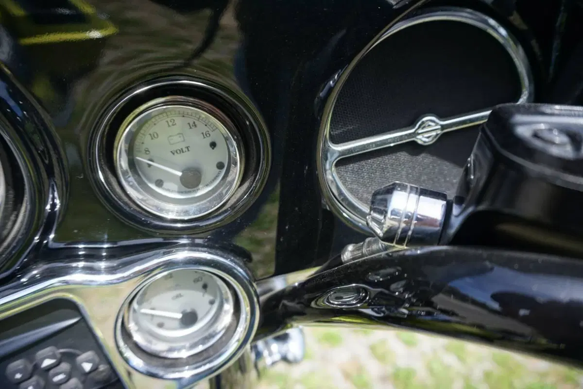 Harley-Davidson 1690 Street Glide (2011 - 13) - FLHX (11)