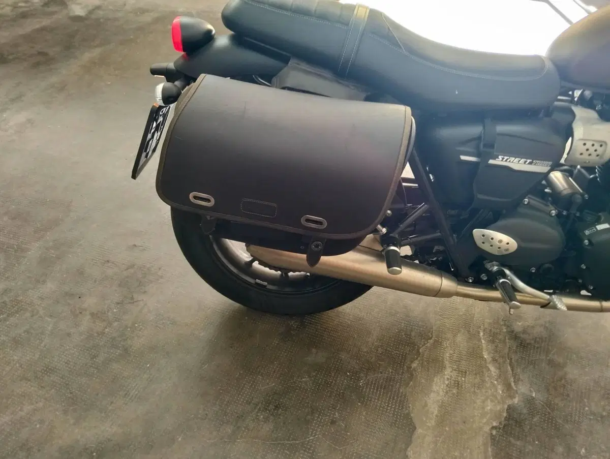 Triumph Street Twin 900 (2019 - 20) (3)