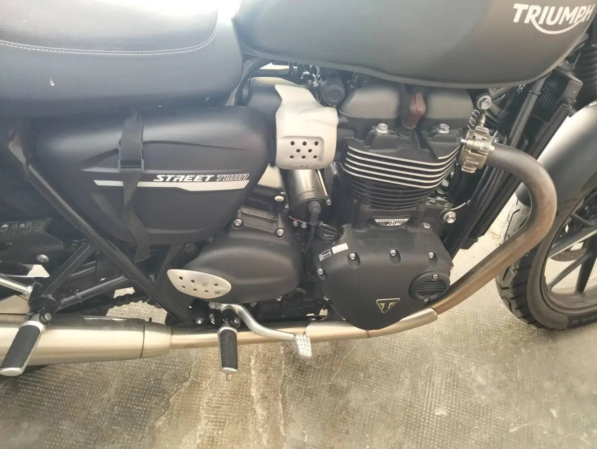 Triumph Street Twin 900 (2019 - 20) (4)