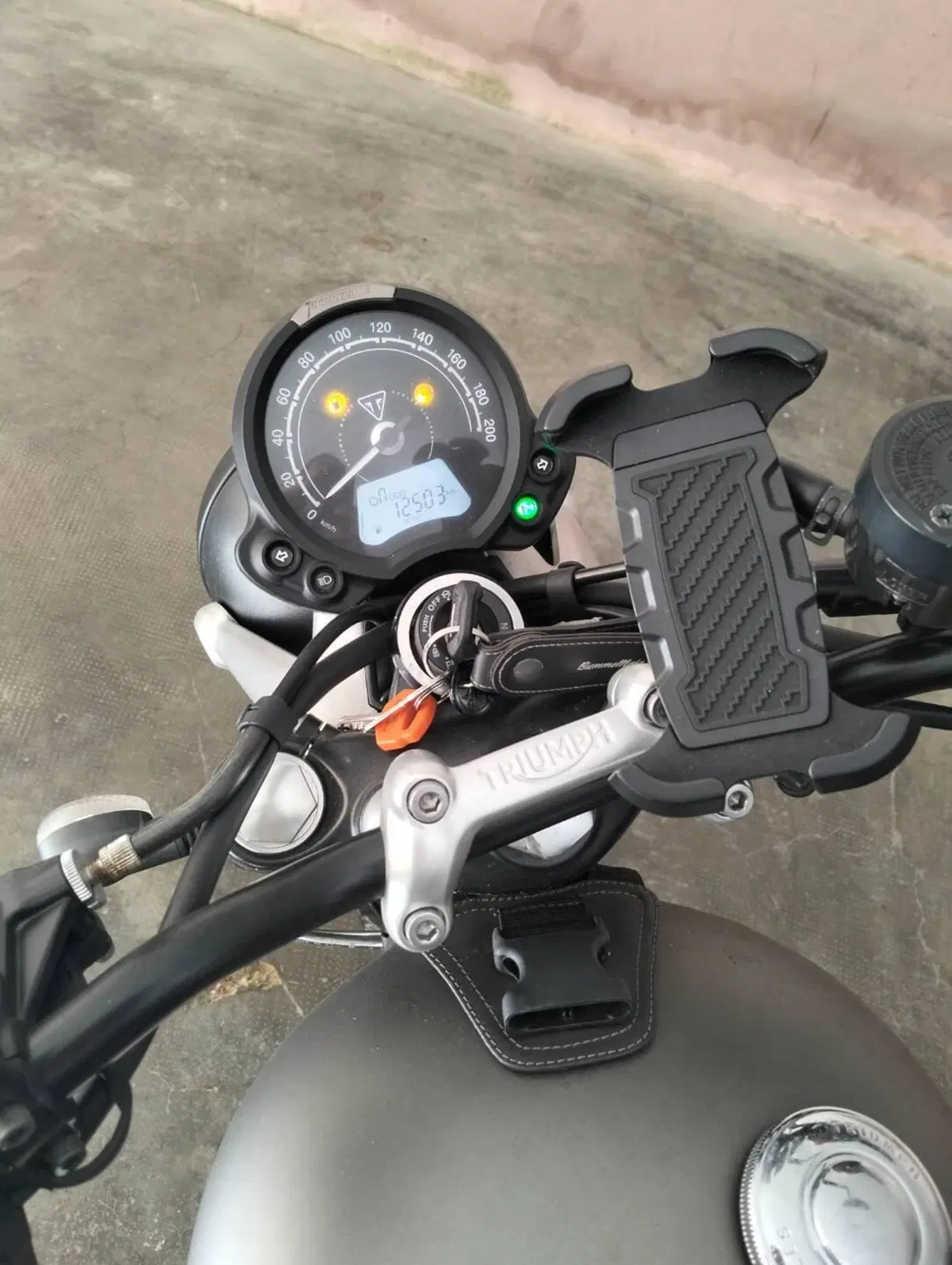 Triumph Street Twin 900 (2019 - 20) (5)