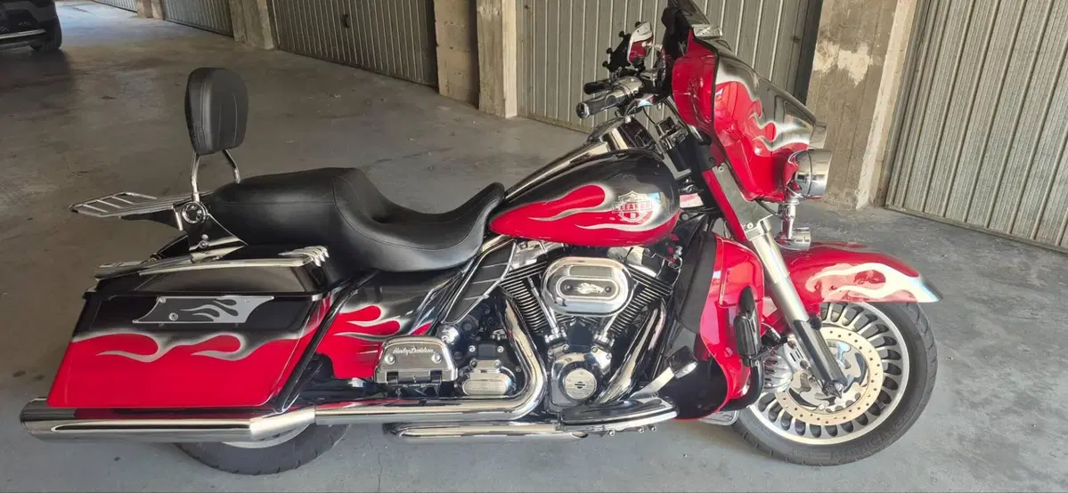 Harley-Davidson 1690 Electra Glide Classic (2010 - 12) - FLHTC (3)