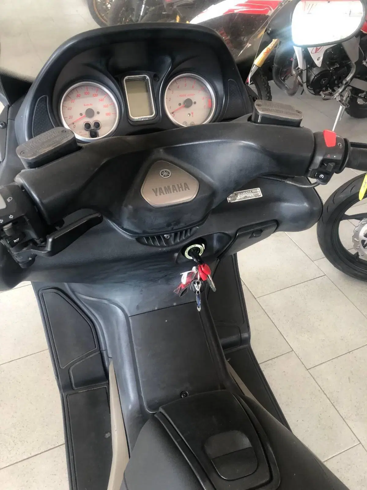 Yamaha T-Max 500 (2004 - 07) (6)
